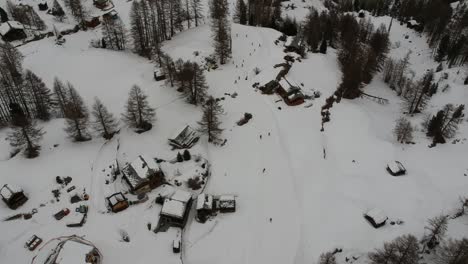 Luftaufnahmen-Der-Schweizer-Stadt-Zermatt-Im-Winter