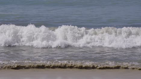 Waves-slowly-crash-at-the-Mexican-beach-of-Bucerías