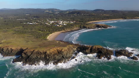 Rotierende-Drohnenaufnahme-Von-Coffs-Harbour-Australien-Und-Emerald-Beach