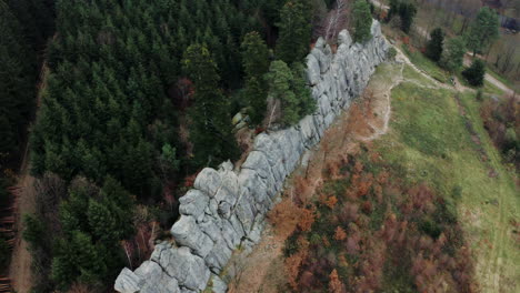 Aerial-Shot-Of-Rock-Wall-In-Mountainous-Forest-Landscape,-Travel-Destination-In-Czech-Republic