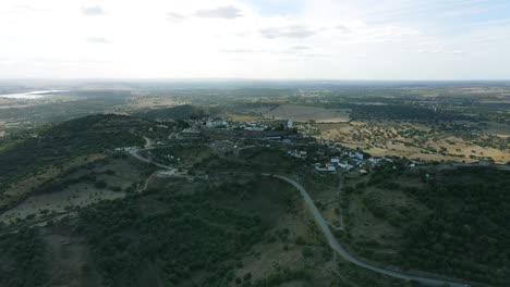 4K-Aerial-Side-Motion-of-the-tradicional-ancient-village-of-Monsaraz,-Portugal
