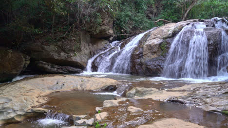 Schöner-Mae-Sa-Wasserfall-In-Chiang-Mai,-Thailand