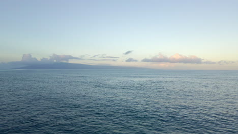 Ruhiger-Sonnenuntergang-über-Dem-Pazifischen-Ozean-Auf-Den-Hawaii-inseln