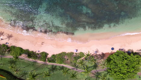Top-down-view-on-exotic-Hawaiian-Napili-Beach-on-Maui-Island,-USA