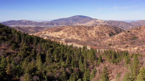 Aerial-view-of-the-Tehachapi-mountain-range-and-pine-forest-in-autumn