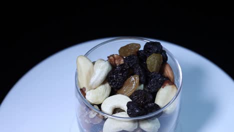 Nuts-with-raisins-in-a-glass