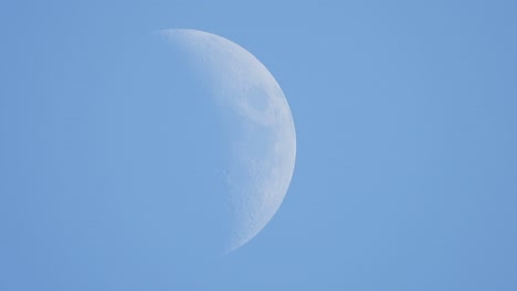Beautiful-moon-in-day-time-