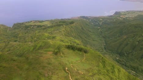 Waihee-Ridge-Trail-on-Maui,-secluded-mountain-hiking-path,-aerial-panorama