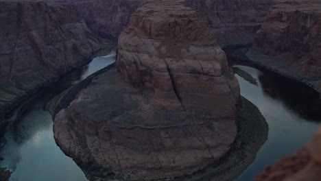 Rand-Einer-Wunderschönen-Gebogenen-Flussschlucht-|-Hufeisenbiegung-In-Seite,-Arizona