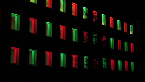 Haus--Oder-Bürofenster-ändern-Die-Lichtfarbe