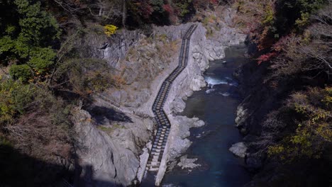 Japans-Längste-Fischtreppe-In-Okutama,-Tokio---Gesperrte-Sicht