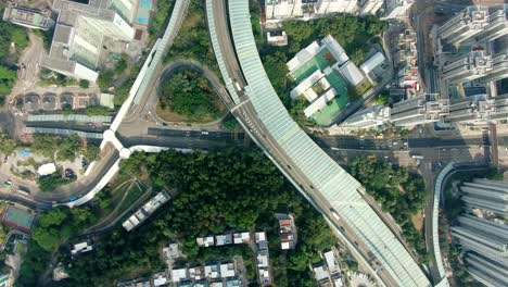 Rascacielos-Del-Centro-De-La-Ciudad-De-Hong-Kong-Y-Tráfico-Urbano,-Vista-Aérea