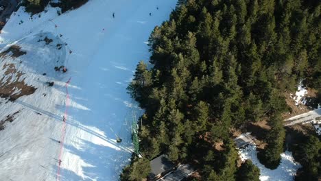 Luftaufnahmen-Einer-Leeren-Skistation-In-Katalonien-In-Covid-Zeiten