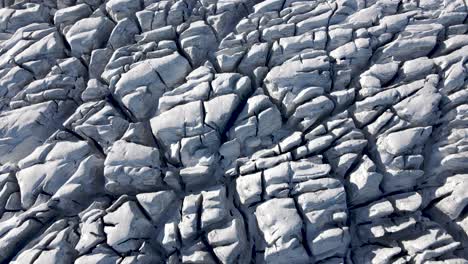 Luftaufnahme-Der-Risse-Des-Folgefonna-Gletschers,-Die-Ein-Muster-Bilden