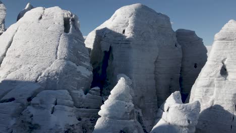 Drohne-Schoss-Durch-Die-Eisspalten-Des-Buerbreen-gletschers-In-Folgefonna,-Norwegen