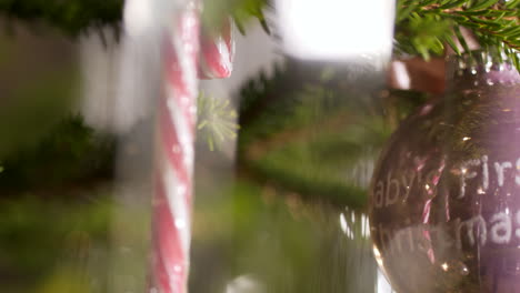 Close-shot-of-decorated-Christmas-tree-in-Nordic-family-home,-panning-right