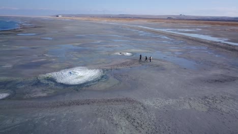 Eine-Luftaufnahme-Der-Mysteriösen-Maribilit-Formationen,-Die-Erstmals-2019-An-Den-Ufern-Des-Großen-Salzsees-Entdeckt-Wurden