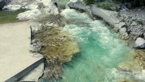 Erstaunlicher-Serio-Fluss-Mit-Seinem-Kristallklaren-Grünen-Wasser,-Bergamo,-Seriana-Tal,-Italien