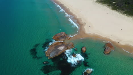Aerial-shot-of-beautiful-Australian-beach,-South-West-Rocks-in-New-South-Wales