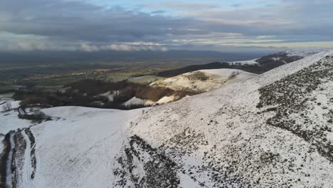 Snowy-winter-countryside-mountain-valley-panoramic-Welsh-hiking-national-park-aerial-view-pan-left-reverse