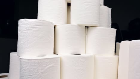Kippschuss-Des-Toilettenpapierstapels