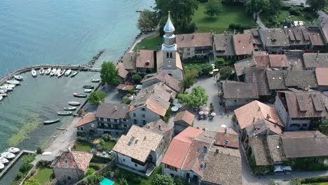 Aerial-views-of-the-village-of-Yvoire,-in-France