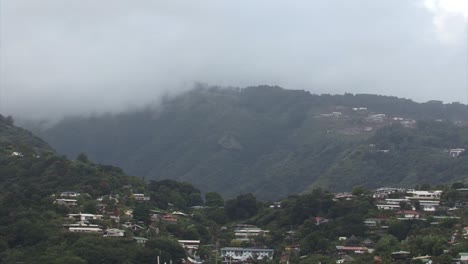 Día-De-Niebla-En-Papeete,-Tahití,-Polinesia-Francesa