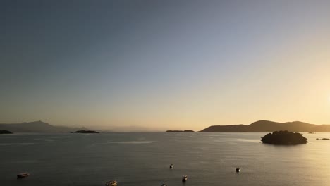 Erstaunlicher-Sonnenaufgang-Am-Meer-In-Paraty,-Rio-De-Janeiro,-Brasilien