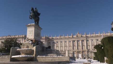 Schneefall-Lässt-Den-Königlichen-Palast-Von-Madrid-Bedeckt