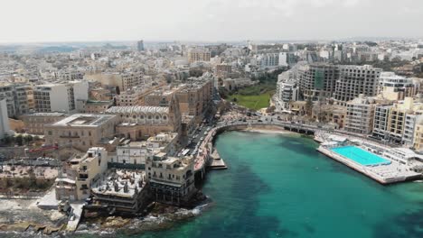 4k-Aerial-drone-footage-panning-to-show-the-cityscape-of-Sliema,-Malta,-an-island-town-in-the-Mediterranean-Sea