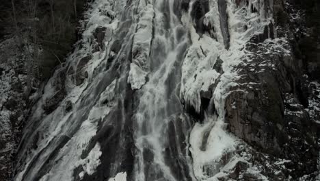 Cascade-Falls-In-Lush-Rocky-Mountain-With-Melting-Snow-In-Vallee-Bras-du-Nord,-Canada---Tilt-Up-Shot