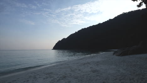 Peaceful-sunrise-at-a-beach-in-the-Perhentian-Islands-in-Malaysia