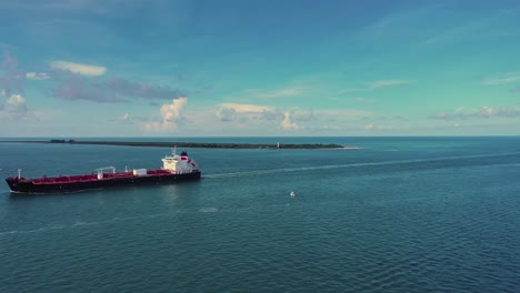 Shipping-lane-near-Fort-Desoto-State-park-and-Egmont-Key-island-and-lighthouse