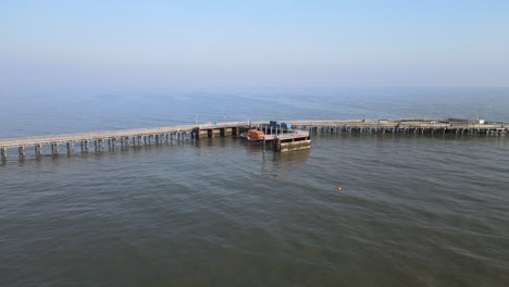 Walton-on-the-naze-lifeboat-at-end-of-pier