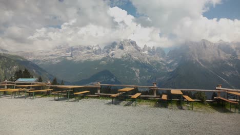 Panoramic-view-of-the-italian-Dolomites-from-a-mountain-refuge