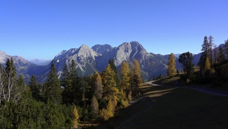 Panning-view-showing-a-mountain-hiking-path-in-the-alps-in-autumn