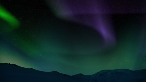 Aurora-Gegen-Den-Vordergrund-Der-Eisigen-Bergebenen-Bei-Nacht