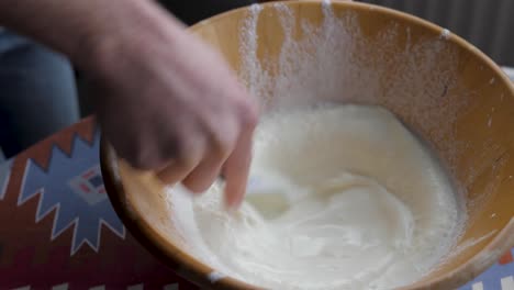 Home-Baking---Whisking-Cream-in-Slow-Motion