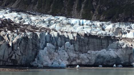 Langsames-Schwenken-Eines-Großen-Gletschers-Im-Glacier-Bay-National-Park-Alaska