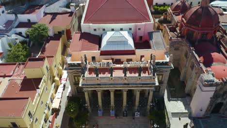 Bird's-Eye-Aerial-View-of-Teatro-Juarez,-Sunny-Day,-Crane-Up
