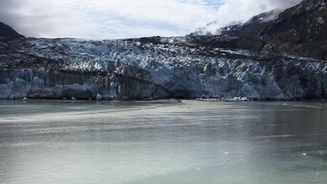 Gran-Glaciar-En-El-Parque-Nacional-De-La-Bahía-De-Los-Glaciares-Alaska
