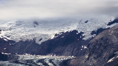 Niedrige-Wolken-über-Dem-Johns-Hopkins-Gletscher-In-Alaska