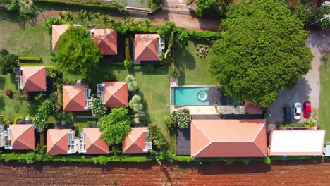 AERIAL:-Top-Down-Shot-of-a-Small-Hotel-rooms-with-swimming-pool-in-Thailand,-Asia