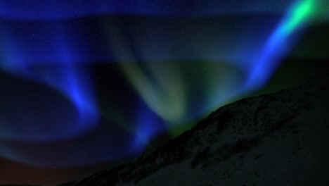 Aurora-Mit-Eisberg-Silhouette-Im-Vordergrund