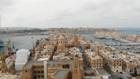 Toma-Aérea-Sobre-La-Ciudad-De-Senglea-En-Malta