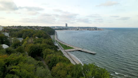 The-Beautiful-Touristic-Island-Resort-In-Gdynia,-Poland-With-Green-Trees-and-Calm-Sea---Aerial-Shot