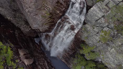 Zeitlupenvideo-Vom-Juvfossen-Wasserfall-In-Südnorwegen