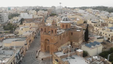 Luftaufnahme-Gegen-Den-Uhrzeigersinn-Der-Pfarrkirche-Von-Marsaxlokk-In-Malta