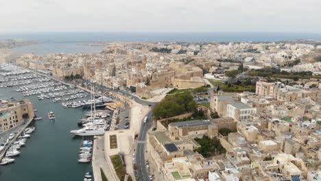 Vistas-Panorámicas-Al-Gran-Puerto-De-Las-Tres-Ciudades-De-Malta---Toma-Aérea-De-La-Encuesta