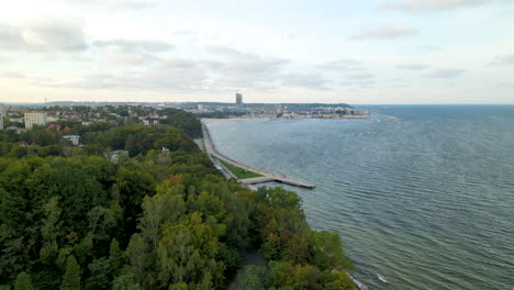 Drone-Flies-over-Beautiful-Coastline-of-Gdynia-Redlowska-Poland,-Clouds-in-sky